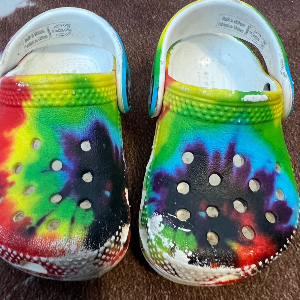 CROCS - toddler rainbow crocs